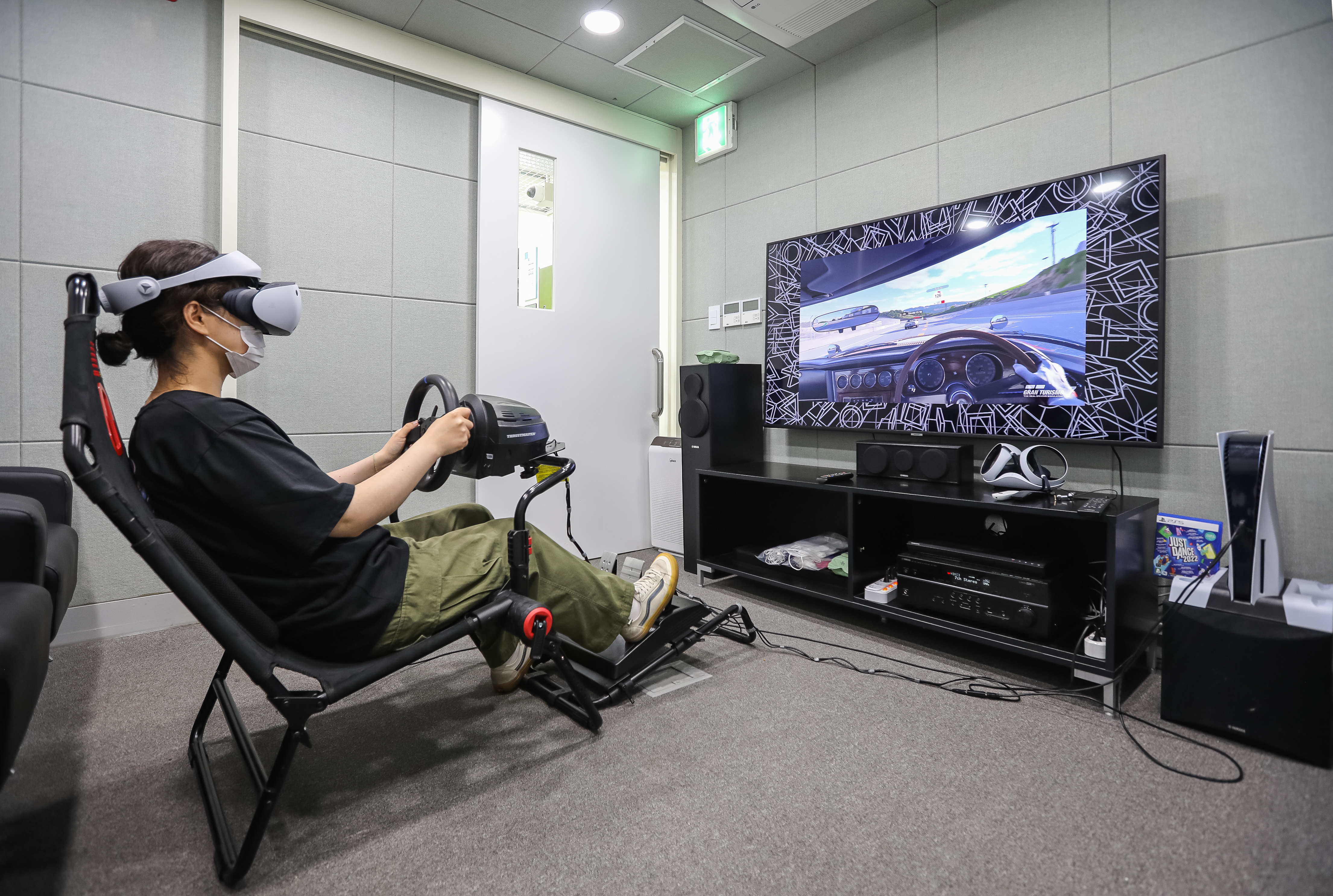 DVD 감상실 및 VR 체험실